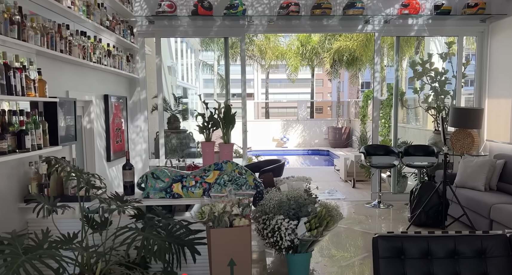 Conheça o apartamento de Edu Guedes, onde Ana Hickmann mora agora