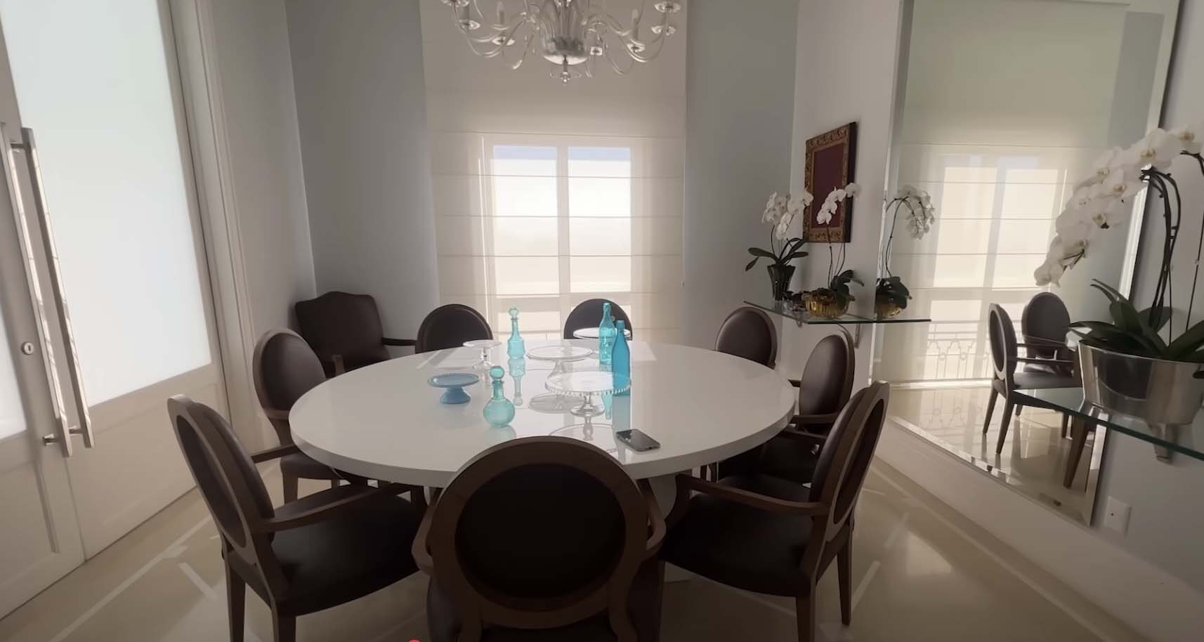 Conheça o apartamento de Edu Guedes, onde Ana Hickmann mora agora