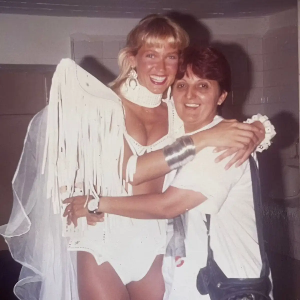 Equipe jurídica de Xuxa exigiu remoção de imagens inéditas publicadas por Karyna Fantin, sobrinha de ex-produtora próxima à artista.