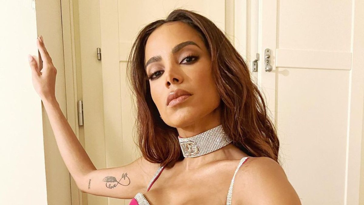 Anitta usou o Twitter para compartilhar a novidade com os fãs