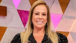 Christina Rocha comemora volta do "Casos de Família"