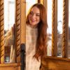 Lindsay Lohan entrando em um portão