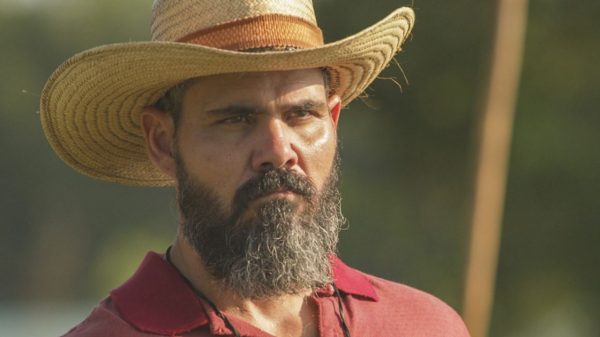 Juliano Cazarré em "Pantanal"