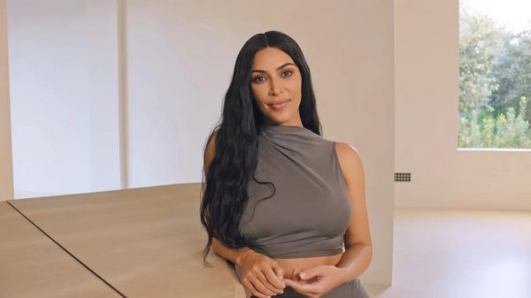 Kim Kardashian quebra o silêncio após campanha polêmica da Balenciaga