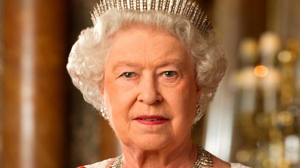 Causa da morte da rainha Elizabeth II é revelada por amigo da família