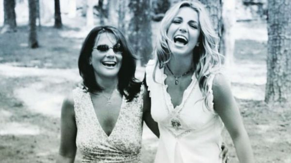 A mãe de Britney Spears, Lynne, "não vai descansar" enquanto as filhas não fizerem as pazes