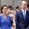 Príncipe William revolta web após gesto grosseiro com Kate Middleton