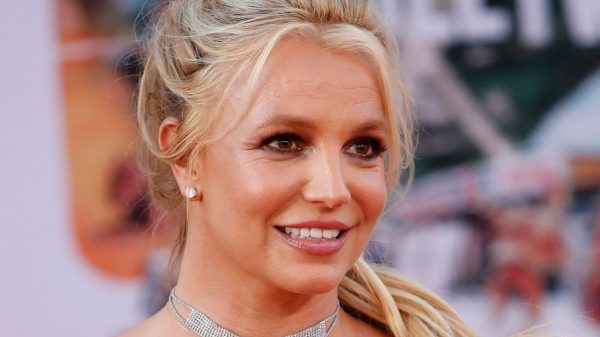 Britney Spears anuncia primeiro autobiografia e promete contar bastidores da carreira