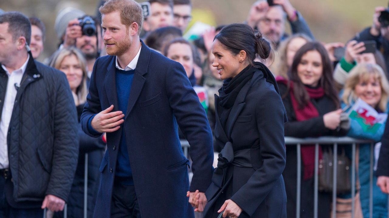 Harry e Meghan são ignorados pela família real no evento de 1 ano da morte da Rainha