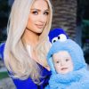 Entenda por que Paris Hilton busca barriga de aluguel para seus filhos