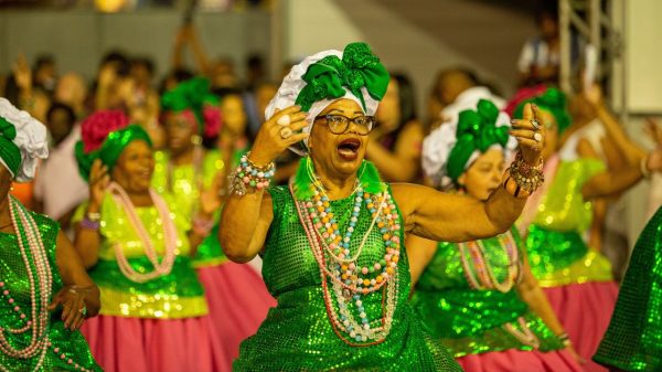 Carnaval: saiba como acompanhar o desfile das escolas de samba na televisão