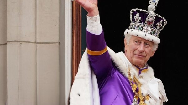 Palácio de Buckingham revela real estado de saúde de Rei Charles III