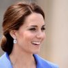 Kate Middleton quebra mais um protocolo real ao falar com súdita: "gesto gentil"