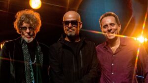 Titãs faz primeiro show sem Tony Bellotto e lamenta ausência do guitarrista