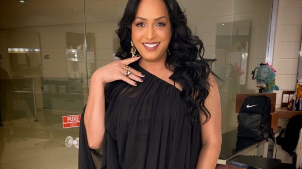 Repórter do TV Fama Lisa Gomes pede demissão após 12 anos