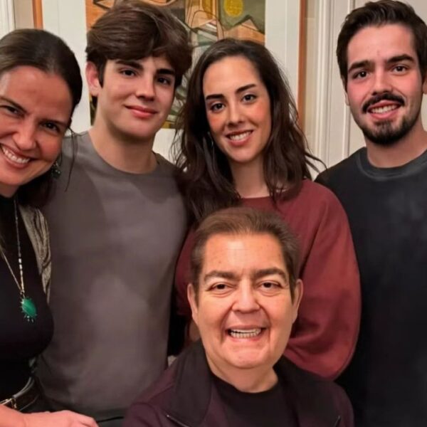 Esposa de Faustão atualiza estado de saúde do apresentador