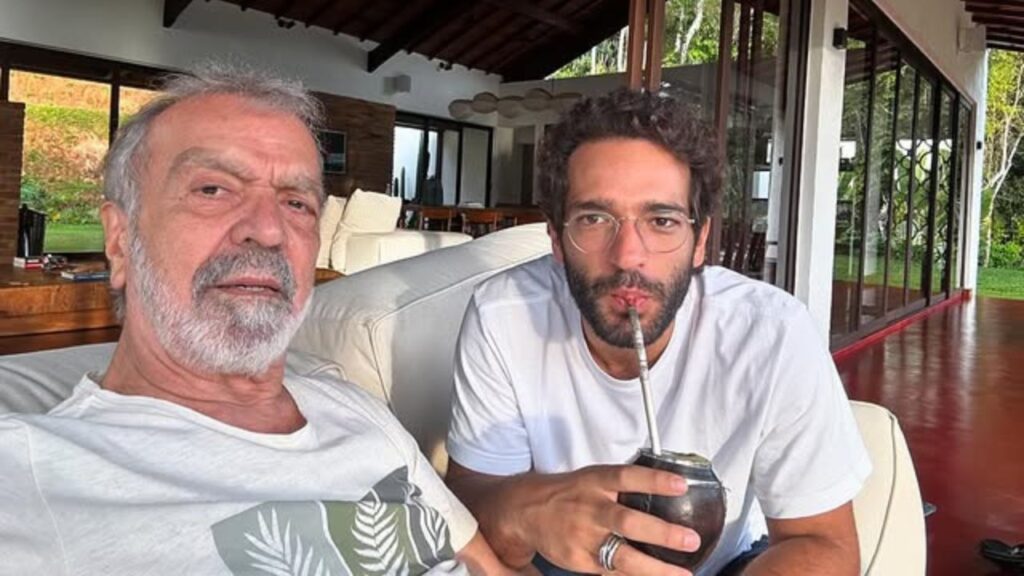 Humberto Carrão abre o coração e diz que se inspirou no pai para viver trama