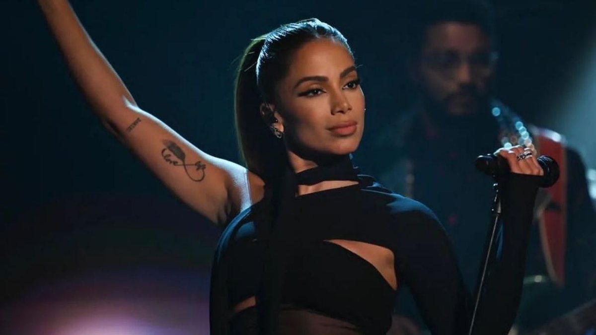 Anitta atinge 1° lugar no Spotify e web reage: 