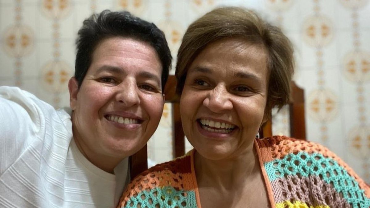 Adriane Bonato fala sobre 1ª noite de amor com Claudia Rodrigues