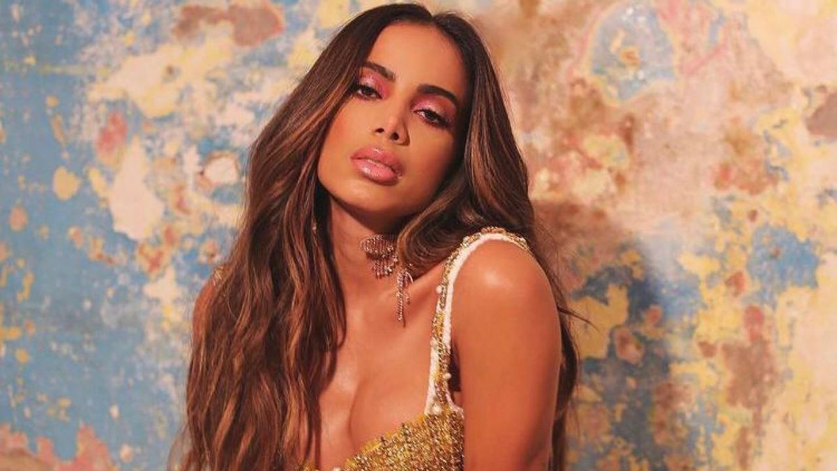 Poderosa! Anitta é anunciada como conselheira de banco digital