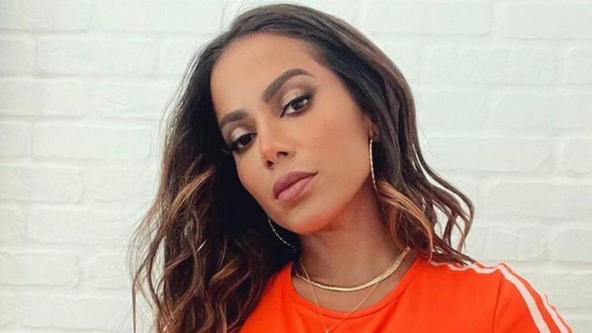 Solteira! Anitta termina o namoro com Michael Chetrit