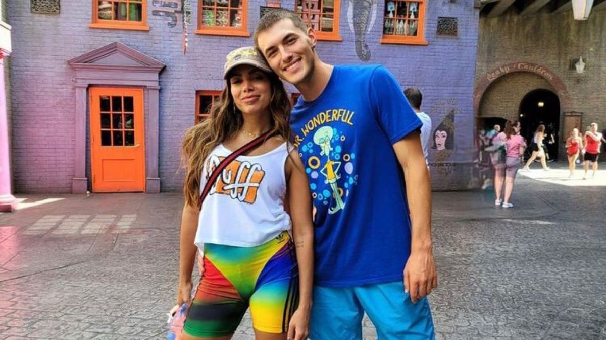 Anitta curte Disney com ator americano e fãs especulam: 