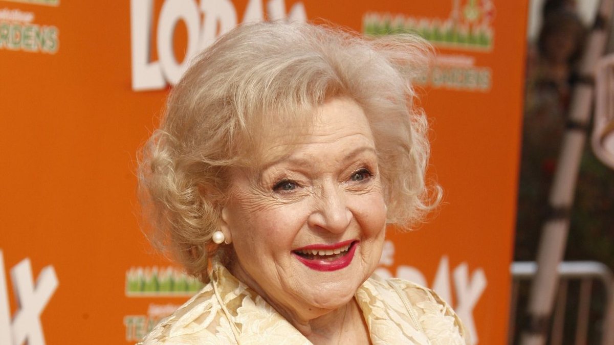 Viola Davis e mais famosos lamentam morte de Betty White