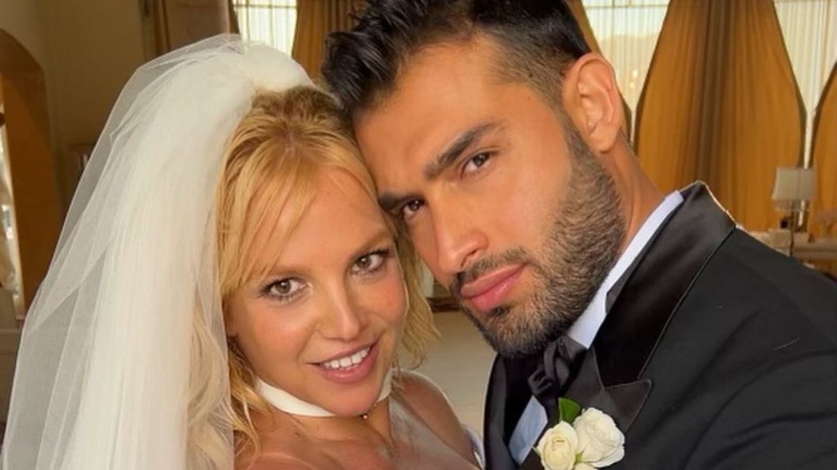 Britney Spears e Sam Asghari oficializaram a união nesta quinta-feira, 9, em Los Angeles