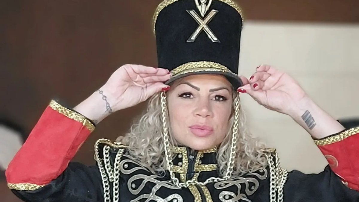 A ex-paquita deu detalhes sobre os namoros das colegas na época em que elas eram assistentes de palco de Xuxa