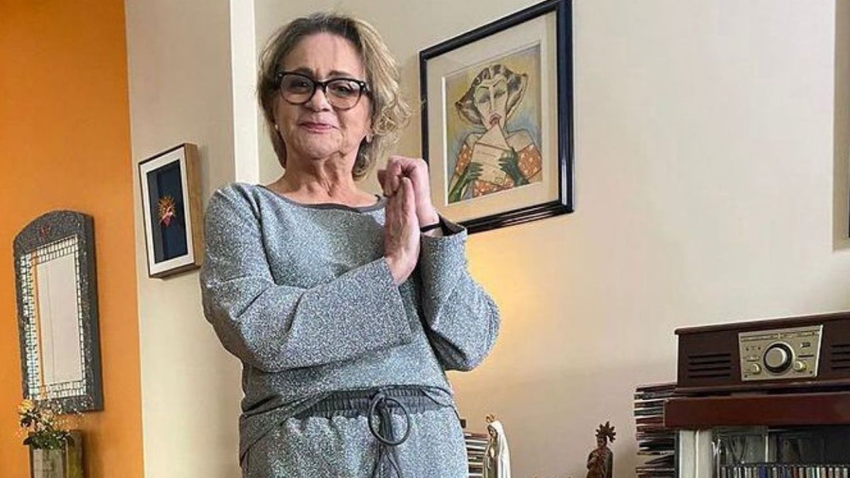 Prestes a completar os 67 anos, a atriz detalhou a convivência do elenco; veja os detalhes!