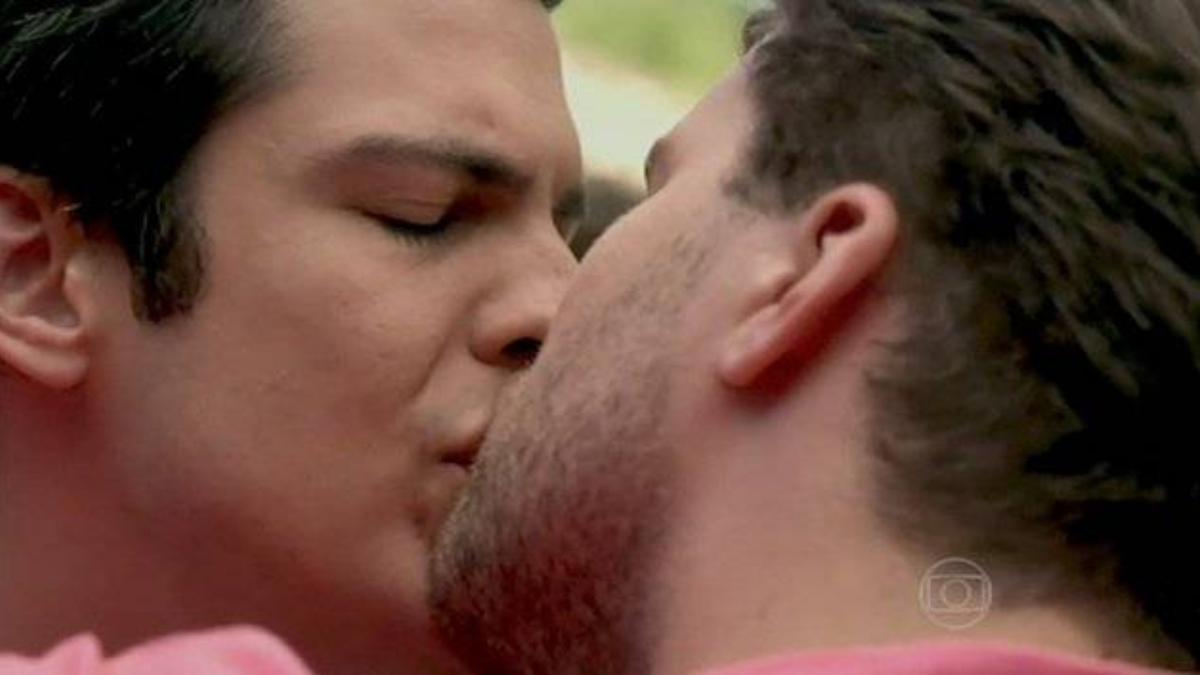 Relembre os beijos que deram o que falar na TV brasileira