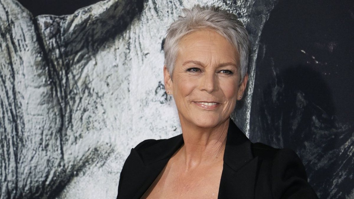 Jamie Lee Curtis revela que filha mais nova é trans e celebra 22 anos sem álcool