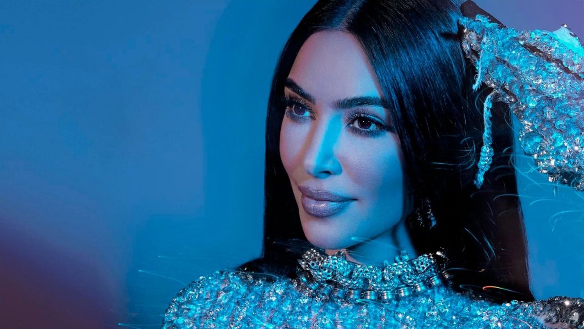 Kim Kardashian é o Ícone Fashion 2021 no People's Choice Awards