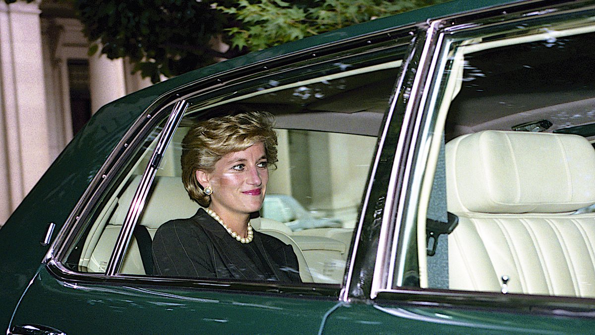 Morta aos 36 anos após um acidente de carro em Paris, Diana é lembrada até hoje