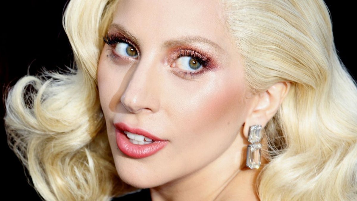 Lady Gaga revela que engravidou após estupro aos 19 anos