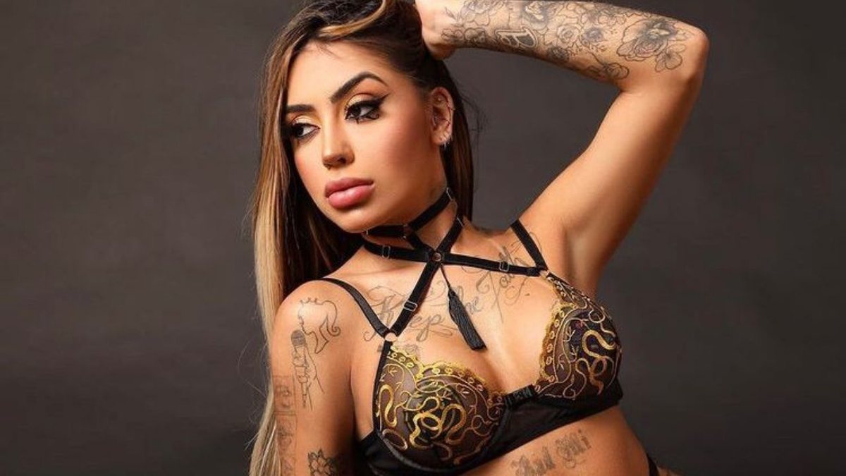 MC Mirella conta ter máquina de sexo; entenda