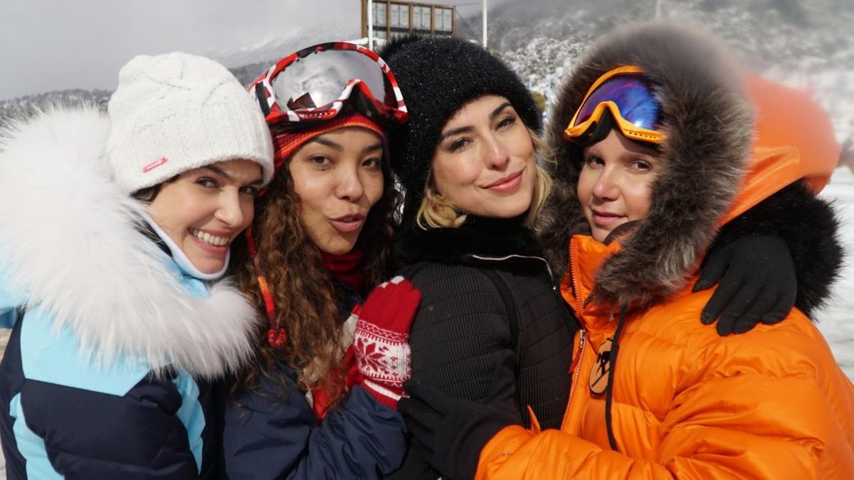 Quatro Amigas numa Fria é estrelada por Maria Flor, Fernanda Paes Leme, Micheli Machado e Priscila Assum