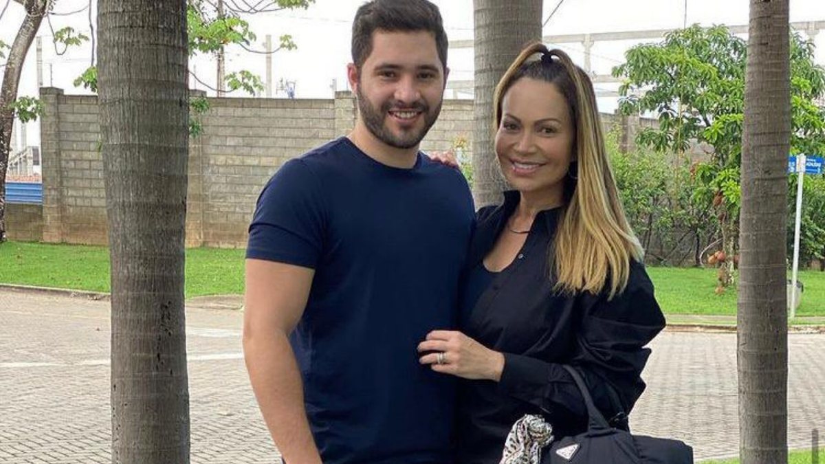 No sigilo! Solange Almeida se casa com Monilton Moura